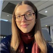 Soy estudiante de 3º de Enfermería. Soy una chica con interés por enseñar a los niños. Puedo dar clases desde primaria a la ESO.